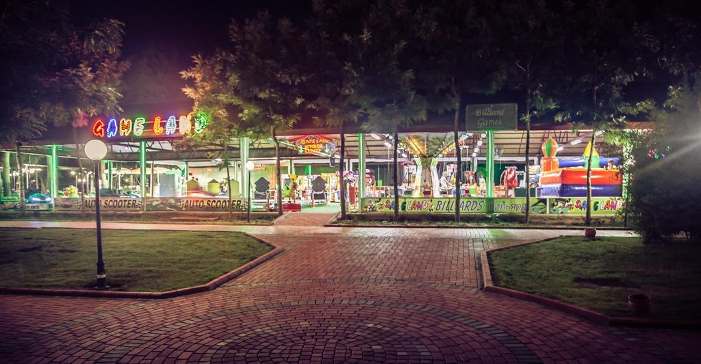 Lonicera World Avsallar Exterior foto